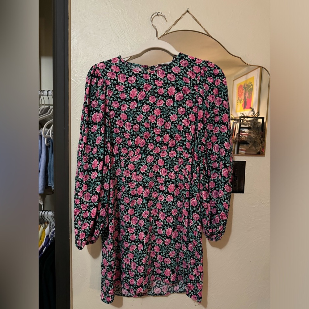 Floral mini dress from Zara in size L. Never been worn.